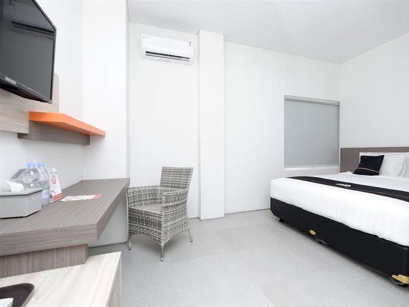 Hotel Oyo 2298 Jebres House Syariah à Solo Extérieur photo