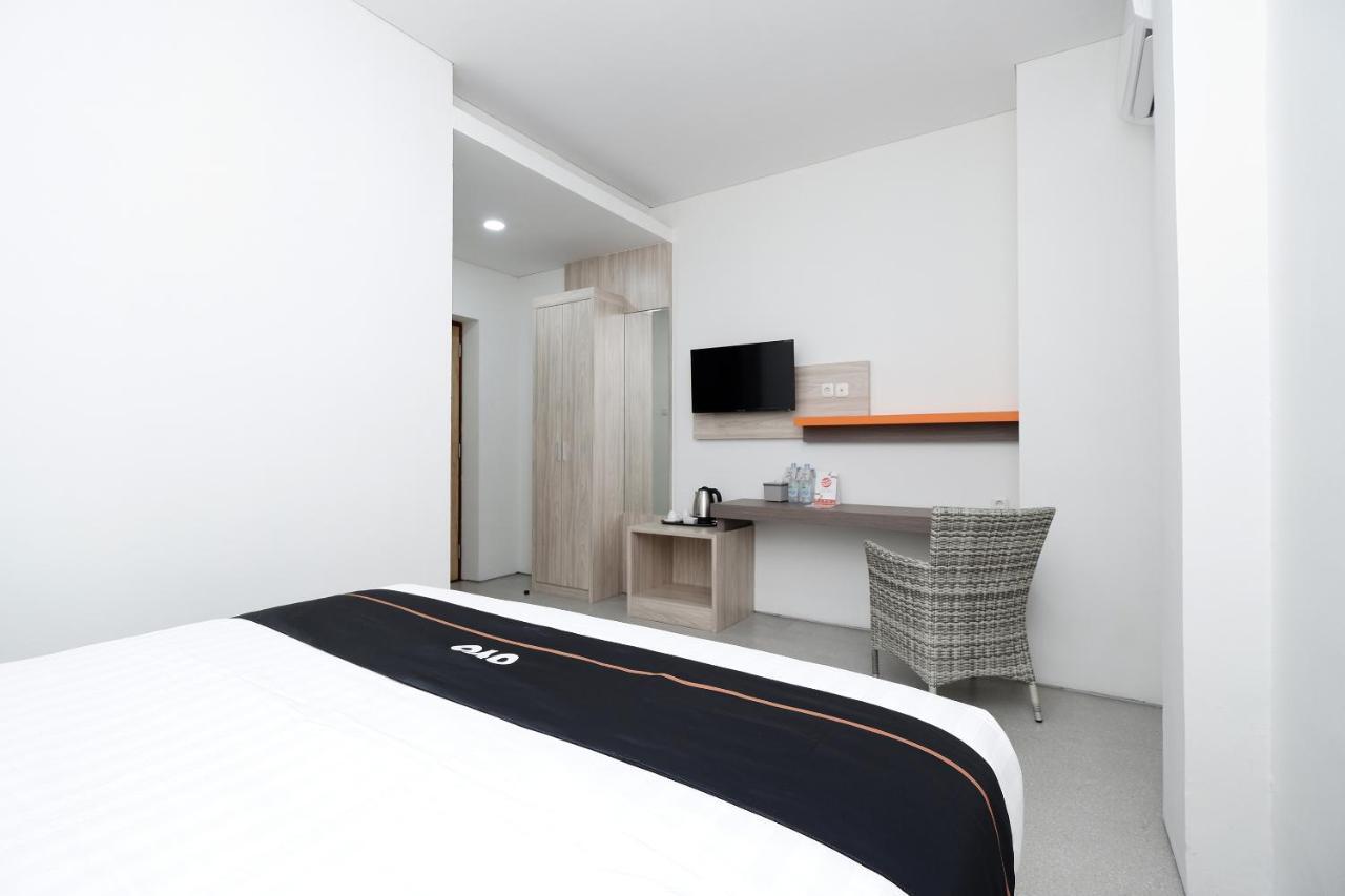 Hotel Oyo 2298 Jebres House Syariah à Solo Extérieur photo