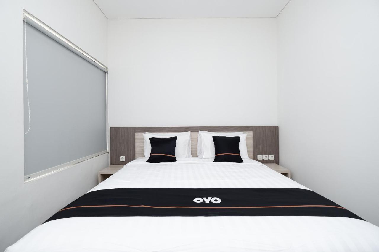 Hotel Oyo 2298 Jebres House Syariah à Solo Extérieur photo