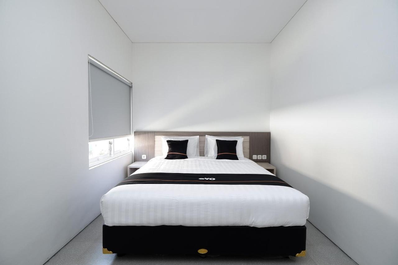 Hotel Oyo 2298 Jebres House Syariah à Solo Extérieur photo