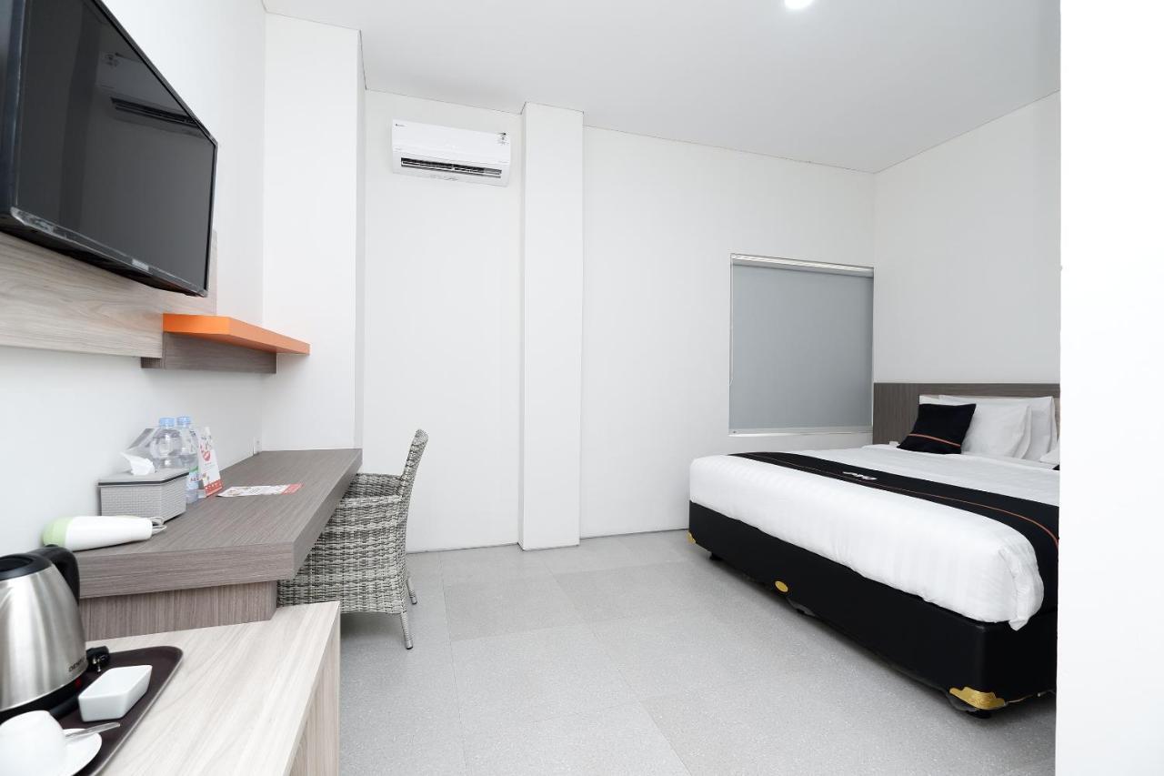Hotel Oyo 2298 Jebres House Syariah à Solo Extérieur photo