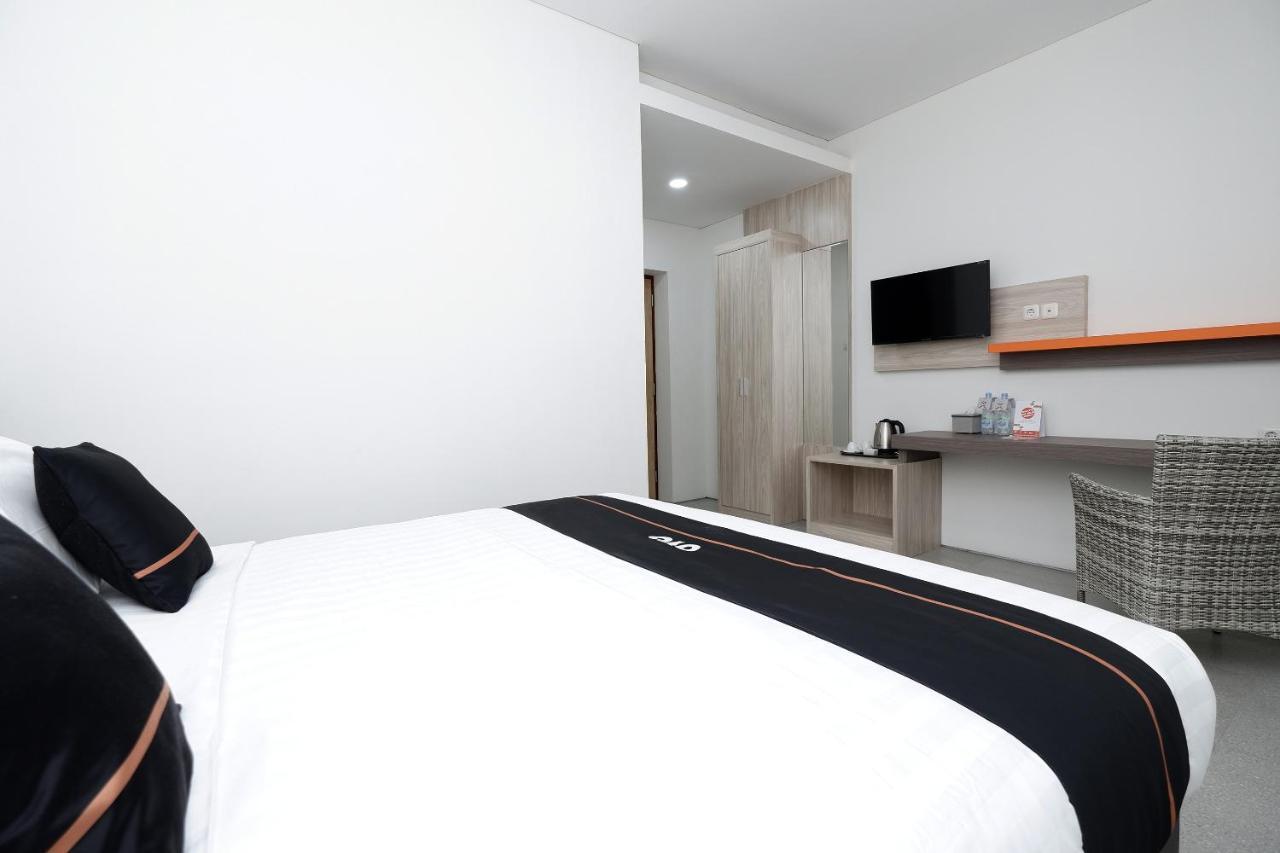 Hotel Oyo 2298 Jebres House Syariah à Solo Extérieur photo